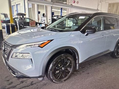 Certified 2023 Nissan Rogue SV w/ SV Premium B Package FWD image 3