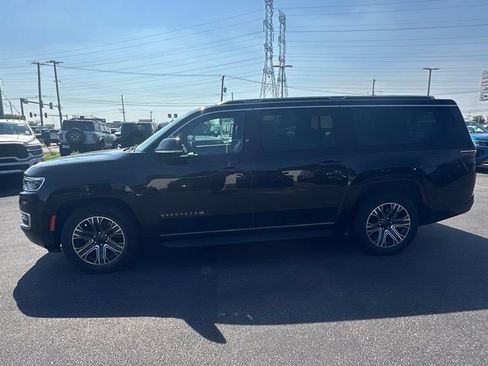 Used 2024 Jeep Wagoneer L Series II w/ Flexible Seating Group AWD/4WD image 4