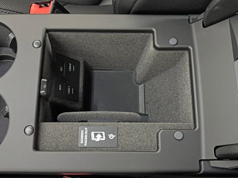 New 2026 Porsche Macan image 32