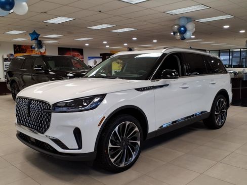 New 2026 Lincoln Aviator Reserve w/ Illumination Package AWD/4WD image 3