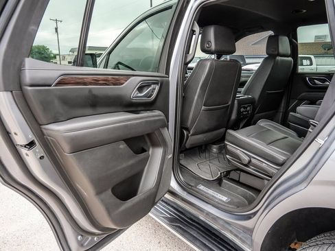 Used 2022 Chevrolet Tahoe LT w/ Luxury Package RWD image 46