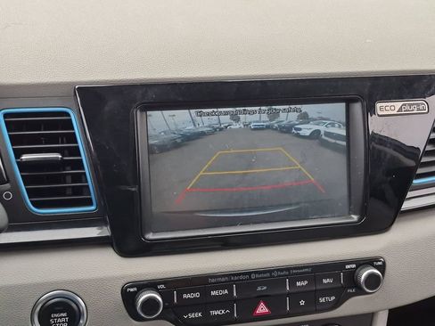 Used 2018 Kia Niro EX Premium FWD image 15
