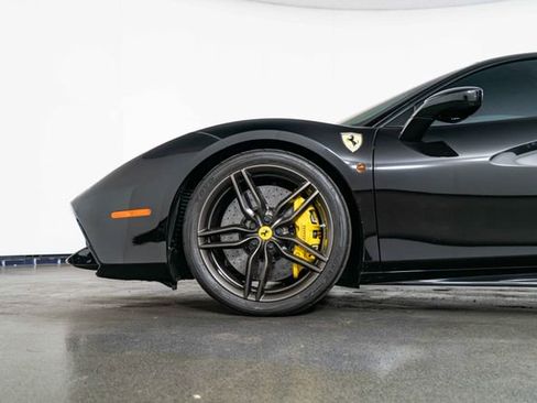 Used 2017 Ferrari 488 GTB RWD image 12