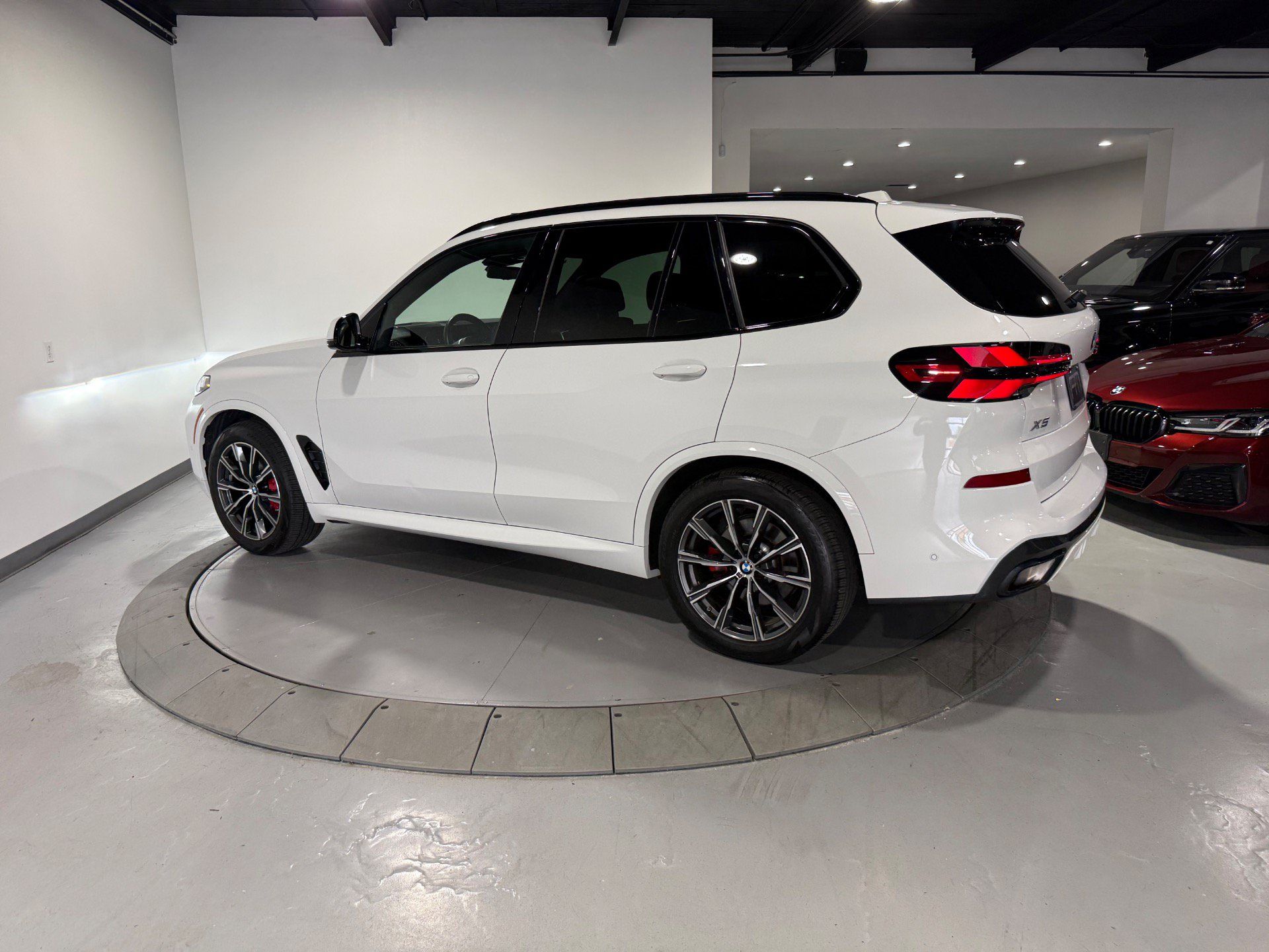 Used 2026 BMW X5 xDrive40i w/ M Sport Package AWD/4WD image 10
