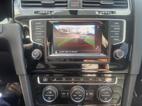 Used 2015 Volkswagen Golf SEL image 12