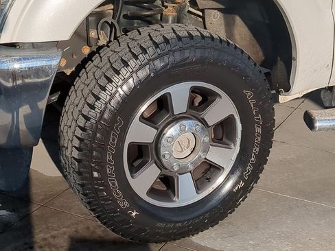 Used 2015 Ford F350 Lariat w/ Lariat Interior Package image 12