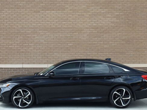 Used 2018 Honda Accord Sport image 2