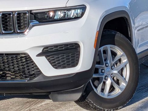 Used 2024 Jeep Grand Cherokee Laredo X image 10