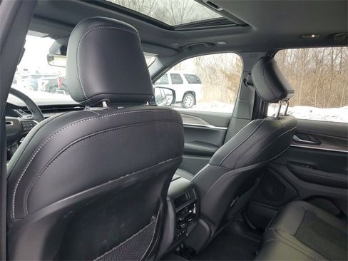 New 2026 Jeep Grand Cherokee Altitude AWD/4WD image 11