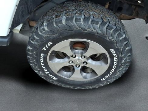 Used 2016 Jeep Wrangler Unlimited Sahara w/ Connectivity Group image 7