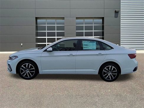 New 2026 Volkswagen Jetta SE image 4