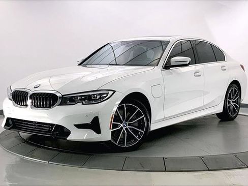 Used 2021 BMW 330e xDrive w/ Premium Package image 11
