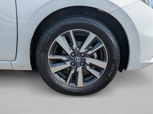 Used 2022 Nissan Versa SV FWD image 21