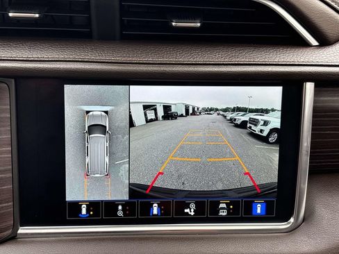 Used 2022 GMC Yukon XL Denali w/ Denali Premium Package AWD/4WD image 31