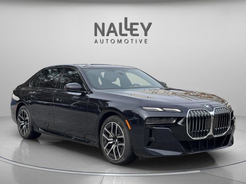 Used 2023 BMW 760i xDrive w/ Luxury Rear Seating Package image 5