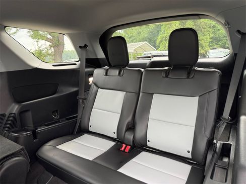 Certified 2022 Ford Explorer XLT w/ Equipment Group 202A image 18