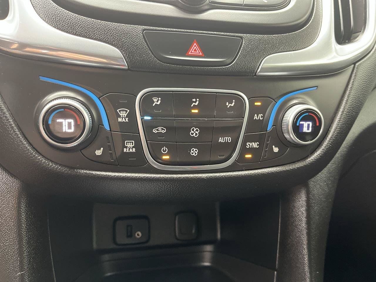 Used 2018 Chevrolet Equinox LT AWD/4WD image 19