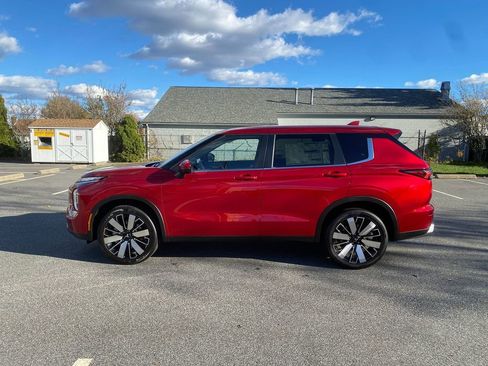 New 2025 Mitsubishi Outlander SE image 9