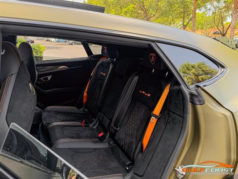 Used 2024 Lamborghini Urus Performante AWD/4WD image 24