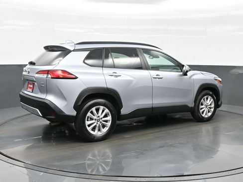 Used 2024 Toyota Corolla Cross LE image 6