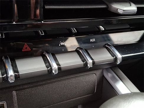 Used 2023 Chevrolet Colorado LT w/ LT Convenience Package II image 27