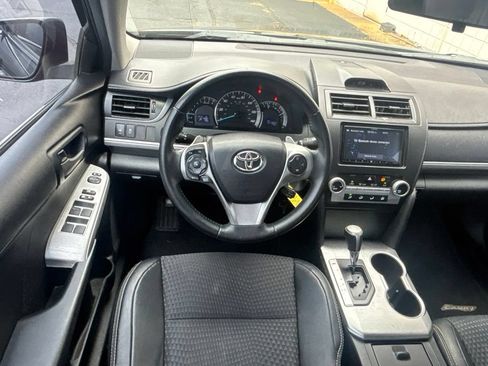 Used 2014 Toyota Camry SE FWD image 2