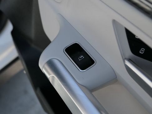 Used 2021 Mercedes-Benz GLB 250 image 25