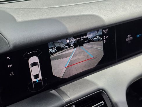 Used 2022 Porsche Taycan image 24