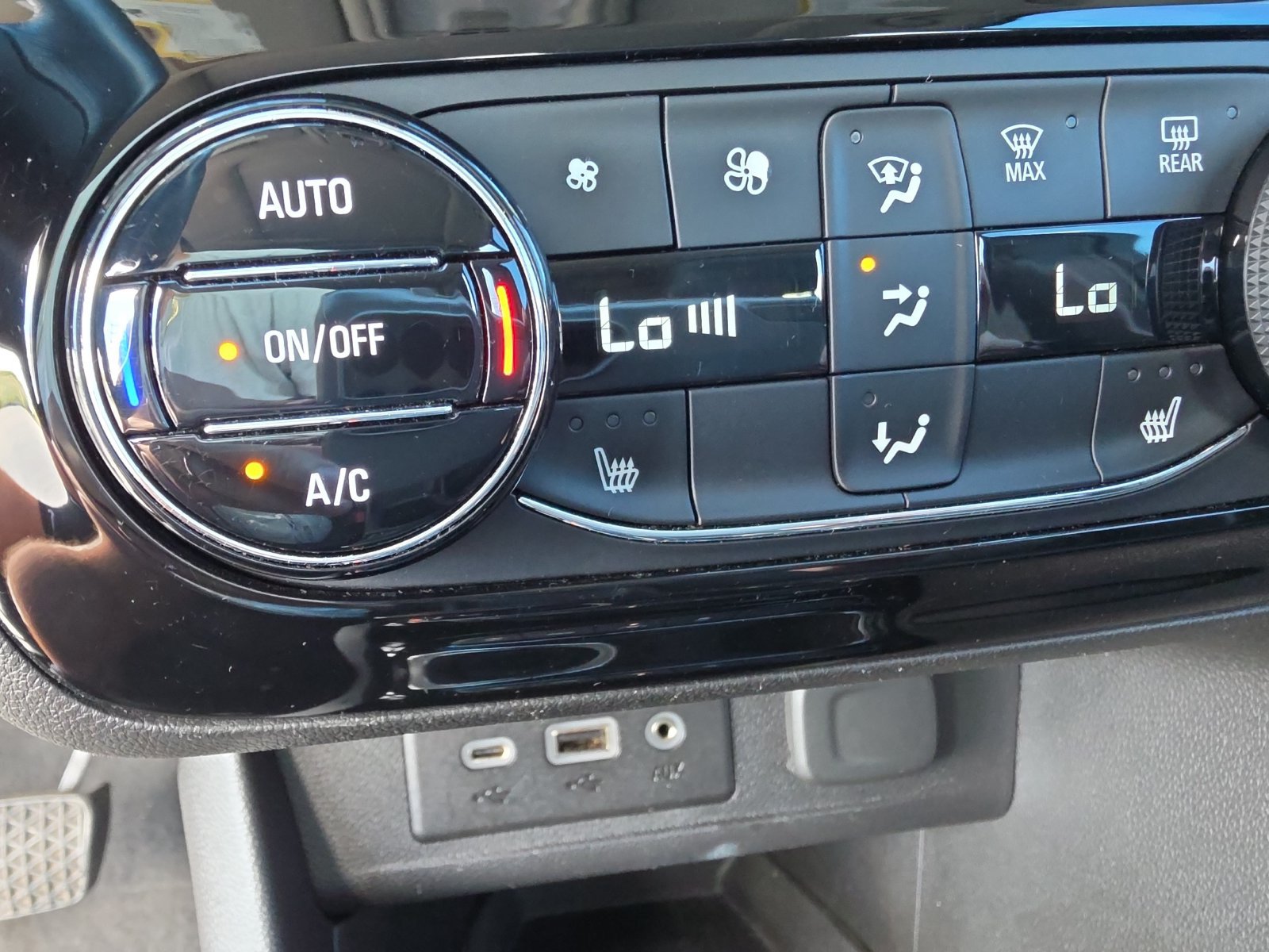 Used 2022 Buick Encore GX Select w/ Experience Buick Package AWD/4WD image 20