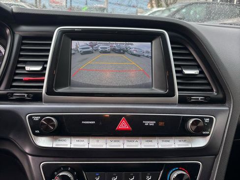 Used 2018 Hyundai Sonata SE w/ Cargo Package FWD image 12