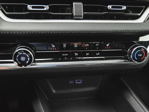 Used 2026 Chevrolet Equinox LT image 22