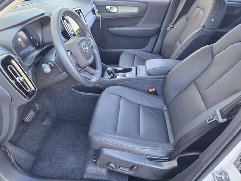 Certified 2025 Volvo XC40 B5 Core w/ Protection Package Premier image 20