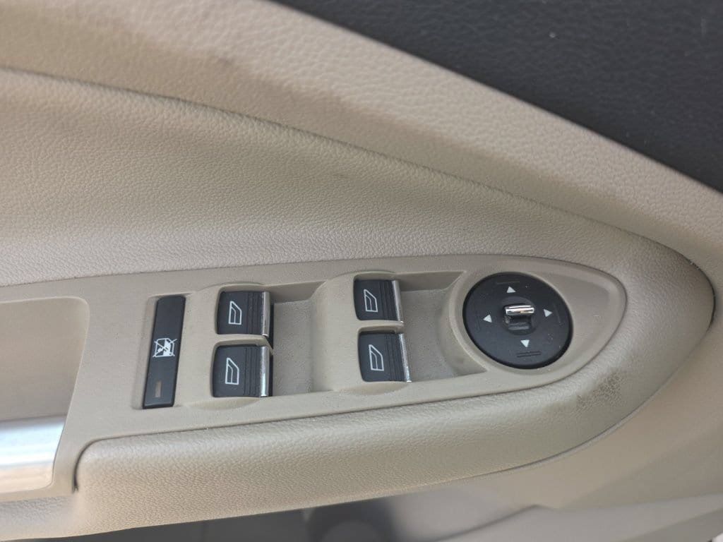 Used 2016 Ford Escape Titanium w/ Equipment Group 301A AWD/4WD image 11