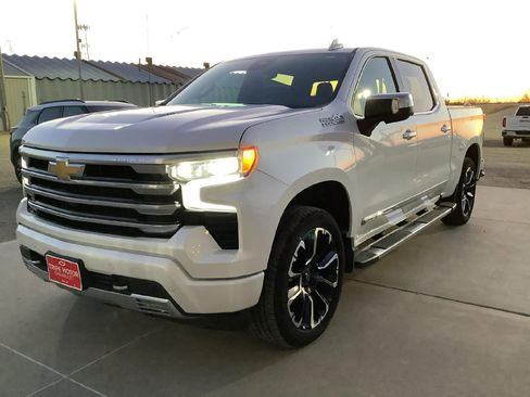 Used 2024 Chevrolet Silverado 1500 High Country w/ Technology Package image 2