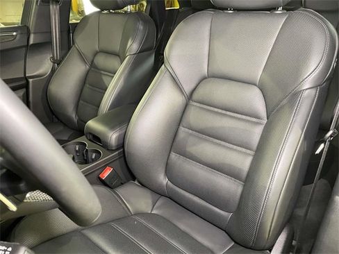 Used 2025 Porsche Macan GTS image 5