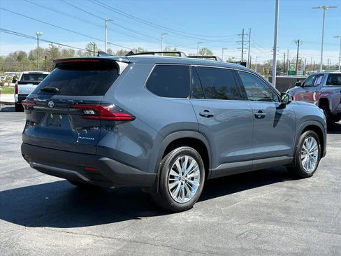 Used 2025 Toyota Grand Highlander AWD image 3