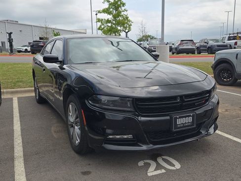 Used 2023 Dodge Charger SXT w/ Cold Weather Package image 4