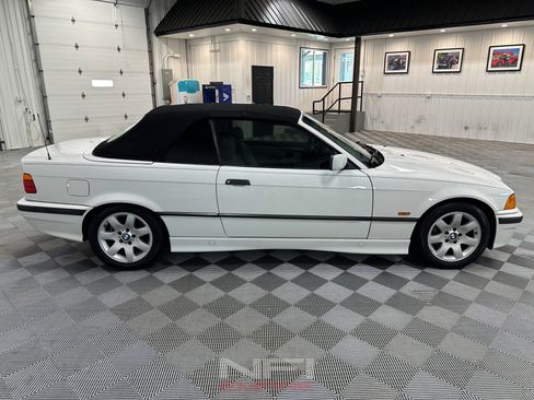 Used 1999 BMW 323i Convertible RWD image 13