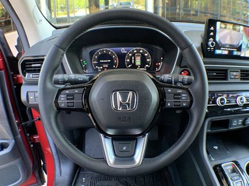 Used 2025 Honda Pilot Elite image 14