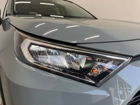 Used 2020 Toyota RAV4 XLE w/ Convenience Package FWD image 33
