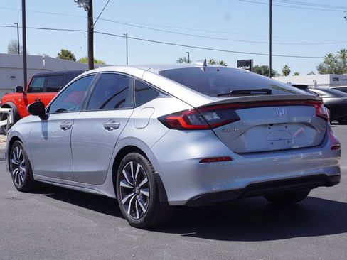 Used 2024 Honda Civic EX-L image 3