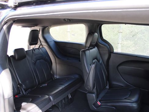 Used 2025 Chrysler Pacifica Select FWD image 27