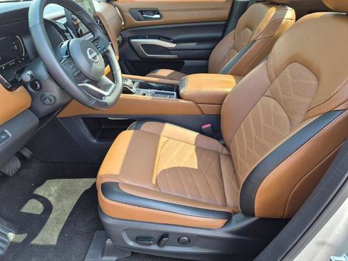 Certified 2025 Nissan Pathfinder Platinum FWD image 13