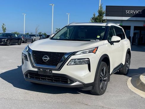 Used 2023 Nissan Rogue SL w/ SL Premium Package FWD image 3