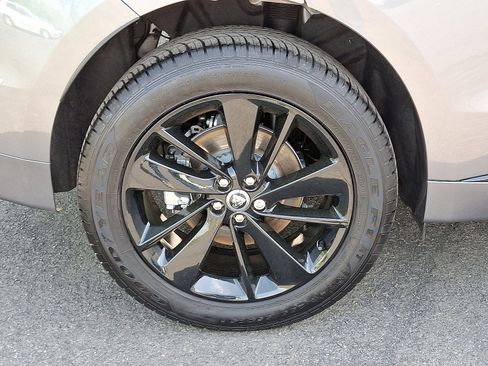 Certified 2025 Jaguar F-PACE R-Dynamic S image 11