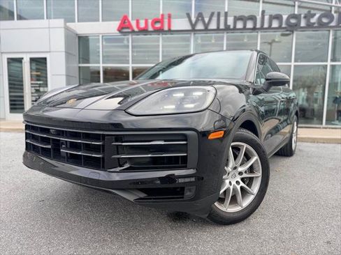Used 2024 Porsche Cayenne AWD/4WD image 2
