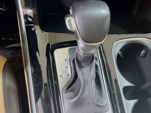 Used 2022 Kia Carnival EX FWD image 17