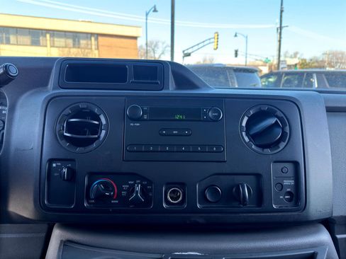 Used 2011 Ford E-450 and Econoline 450 Super Duty image 12