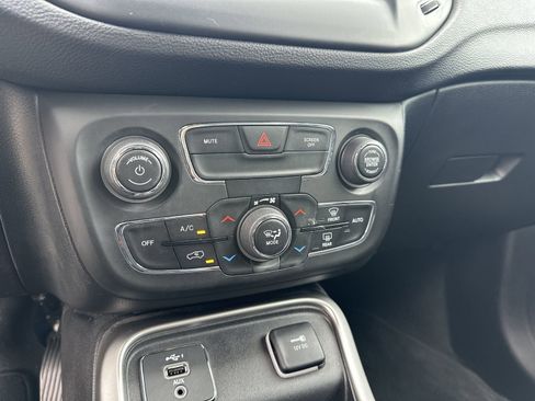 Used 2020 Jeep Compass Latitude image 30