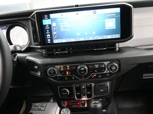 Used 2024 Jeep Wrangler Willys image 10
